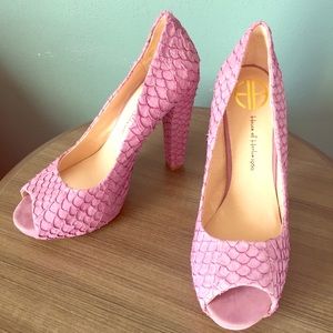 House of Harlow NEW Pearl Purple Heels Size 39